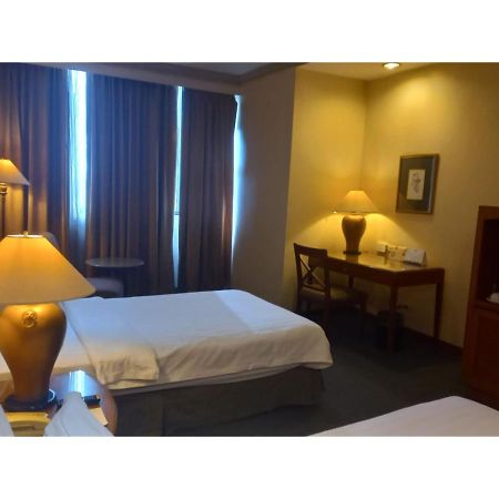 Capital O 914 Makati Palace Hotel Makati City Ngoại thất bức ảnh