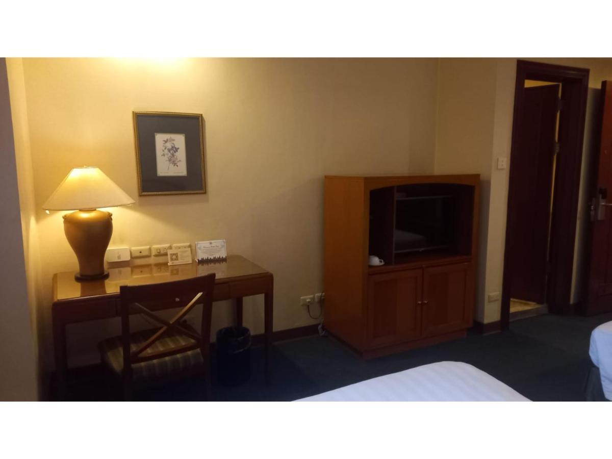 Capital O 914 Makati Palace Hotel Makati City Ngoại thất bức ảnh