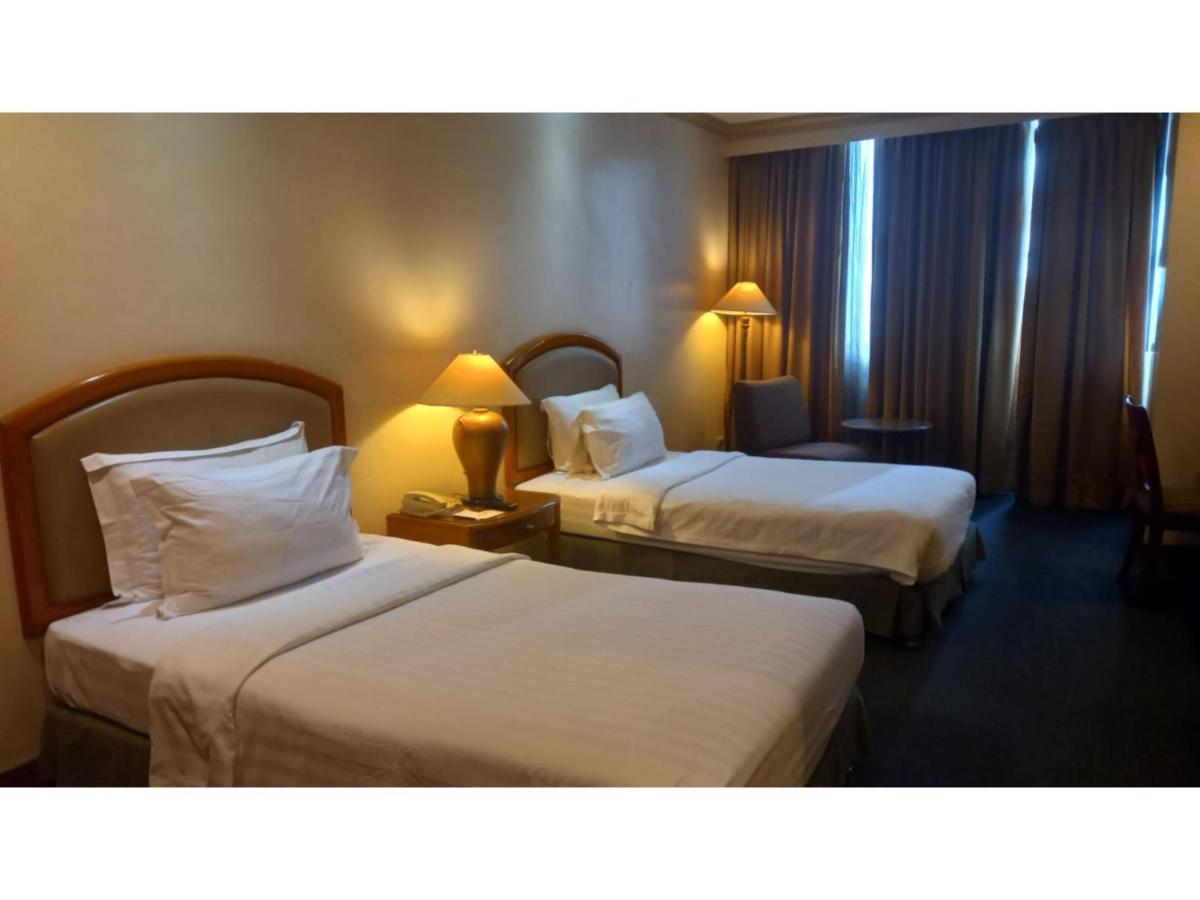 Capital O 914 Makati Palace Hotel Makati City Ngoại thất bức ảnh