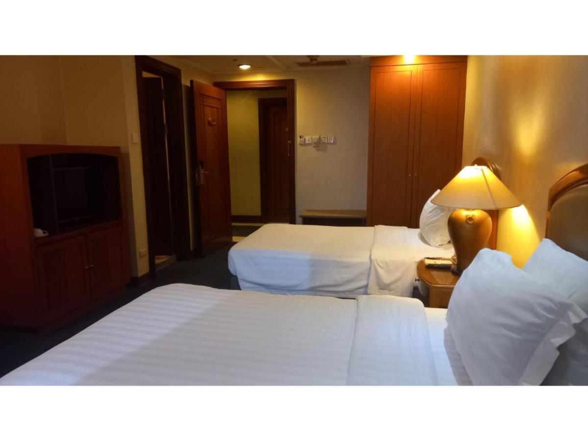 Capital O 914 Makati Palace Hotel Makati City Ngoại thất bức ảnh