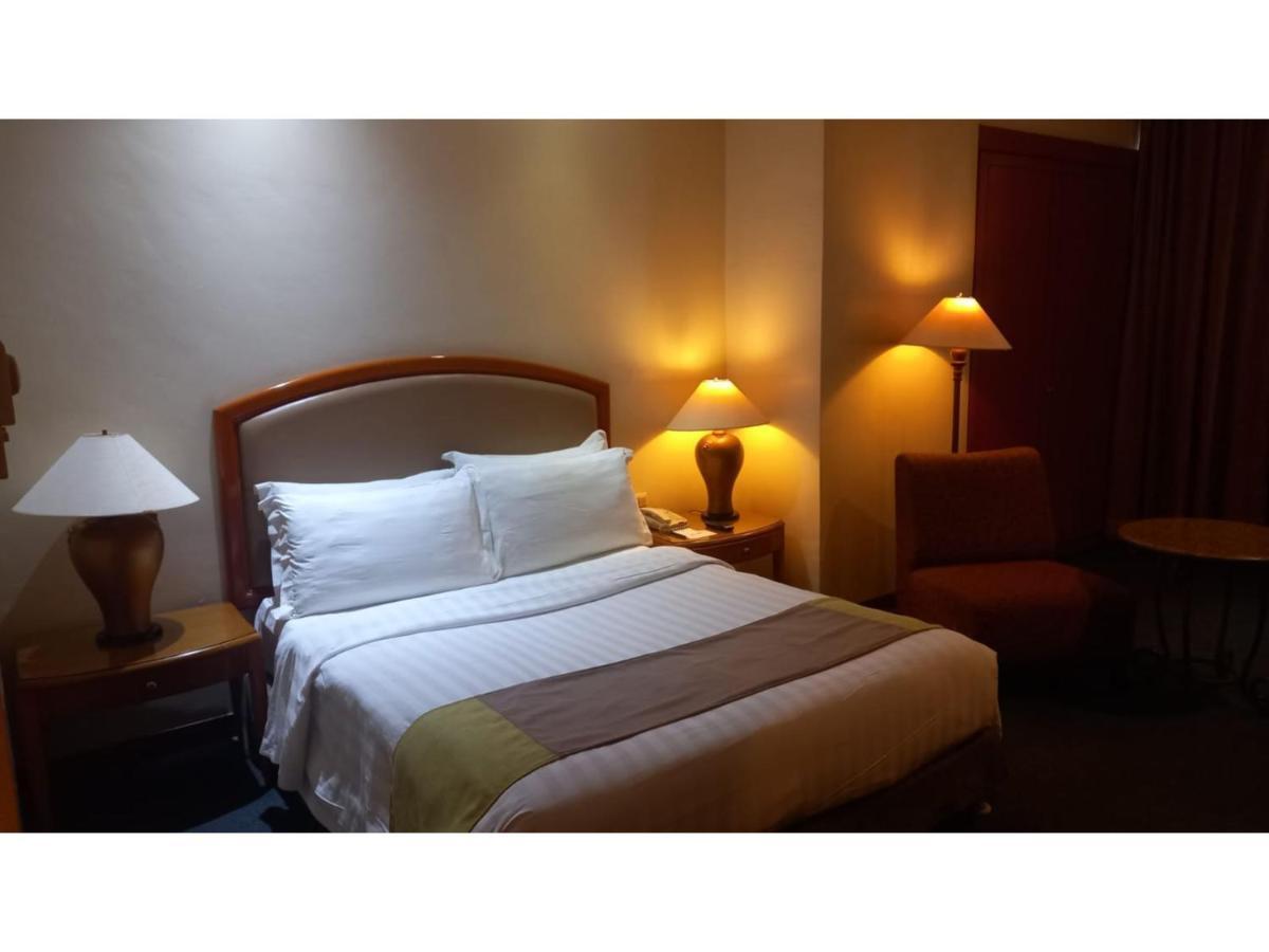 Capital O 914 Makati Palace Hotel Makati City Ngoại thất bức ảnh