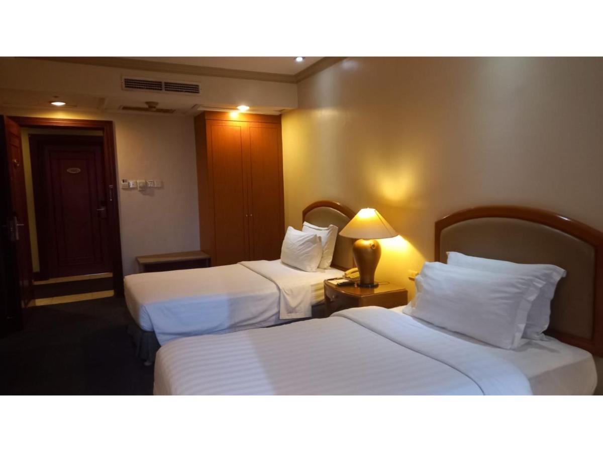 Capital O 914 Makati Palace Hotel Makati City Ngoại thất bức ảnh