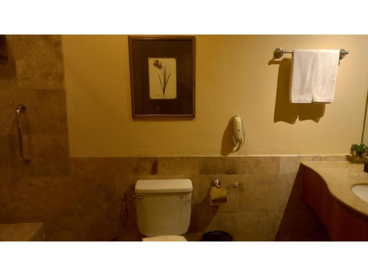 Capital O 914 Makati Palace Hotel Makati City Ngoại thất bức ảnh