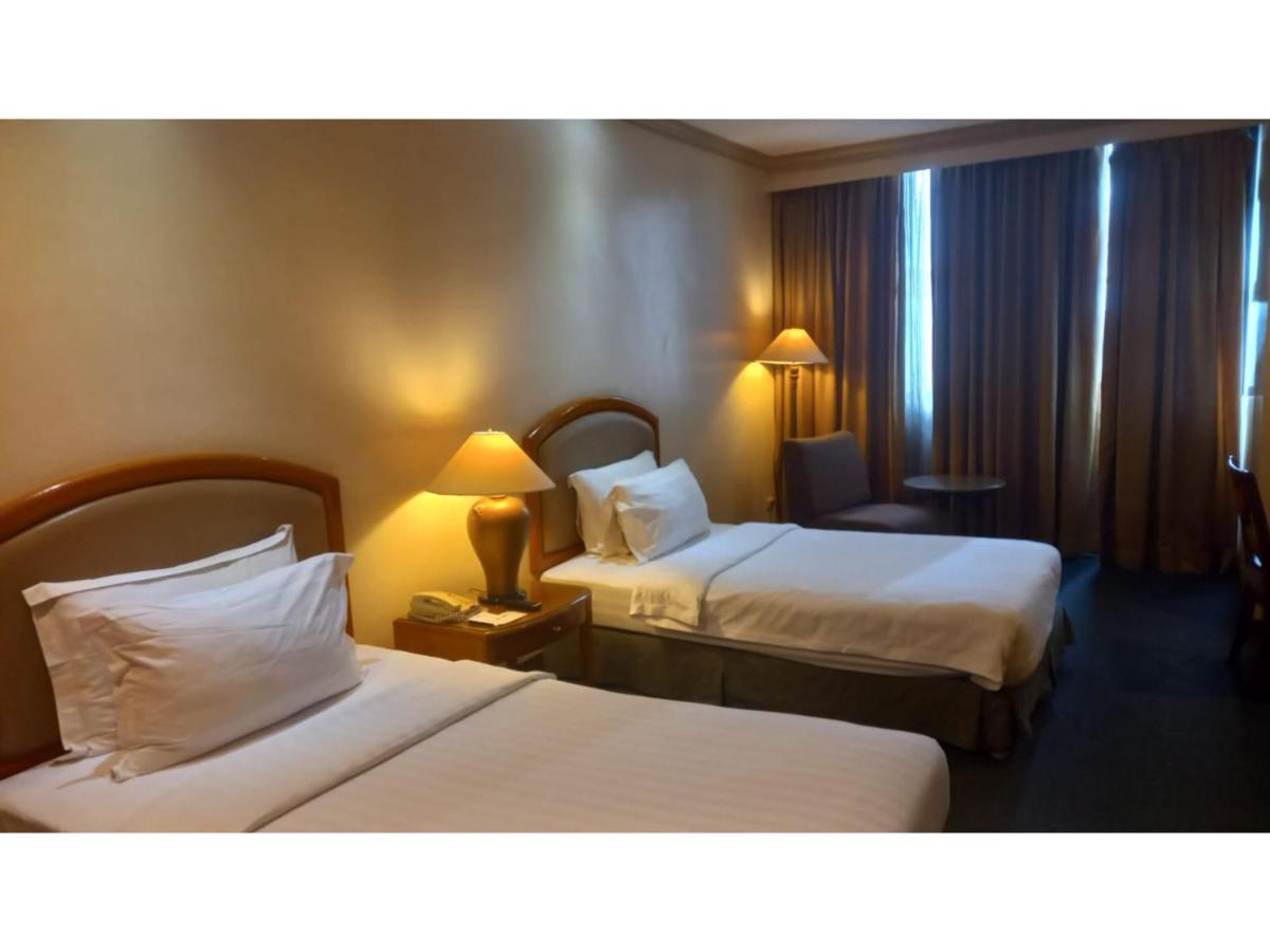 Capital O 914 Makati Palace Hotel Makati City Ngoại thất bức ảnh